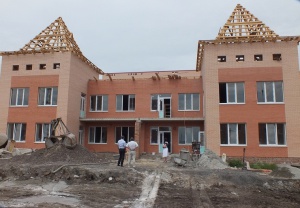 Мэр города проверил ход работ по строительству детского сада по ул.Харьковской