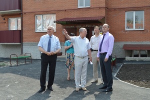 Мэр города проинспектировал строительство  жилых домов в квартале «Центр»