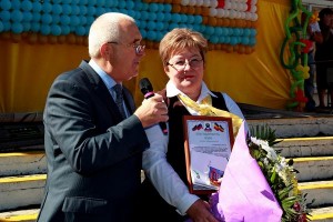 Первый заместитель Главы Администрации города поздравил коллектив школы № 40 с 50-летним юбилеем