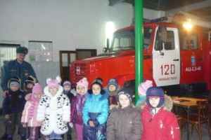 Воспитанники детского сада "Золушка" побывали на экскурссии в пожарной части города