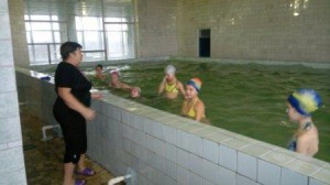 В спортивной школе № 3 ребята обучаются основам плавания и поведения на воде