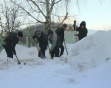 Помощь новошахтинских волонтеров в расчистке снега